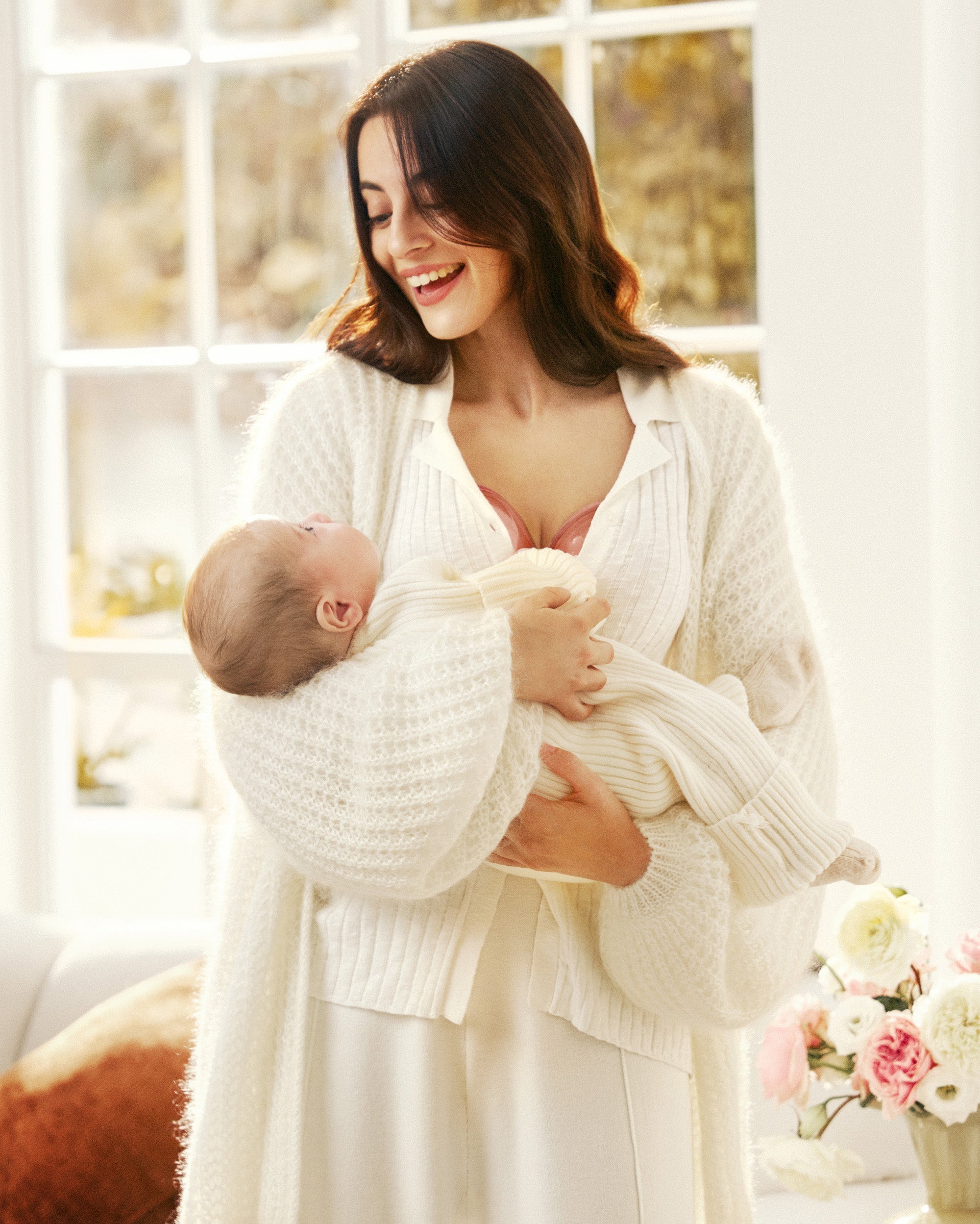 Momcozy Wellness 1 Warm-Massage Wearable Breast Pump thumbnail 3